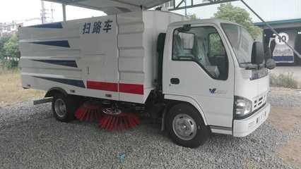 文昌掃路車價(jià)格解析 環(huán)衛(wèi)車選購全攻略